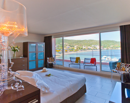 Une chambre de l'hôtel Le Golfe en Corse.