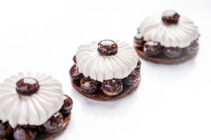 Le Meurice - Collection Les Parisiennes - Saint Honore Chocolat ©Pierre Monetta