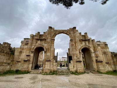 Majestueuse porte d'entrée de la ville de Jérash.