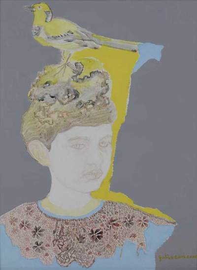 une peinture représente une femme avec deux pigeons sur la haut de la tête.