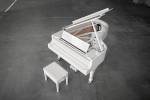 Steinway & Sons : l’art du piano réinventé, entre ombre et lumière
