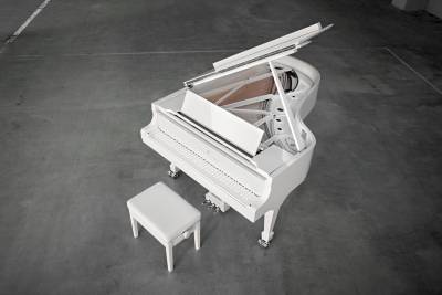 Sublime piano blanc création de Steinway