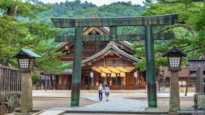On voit un temple japonnais.